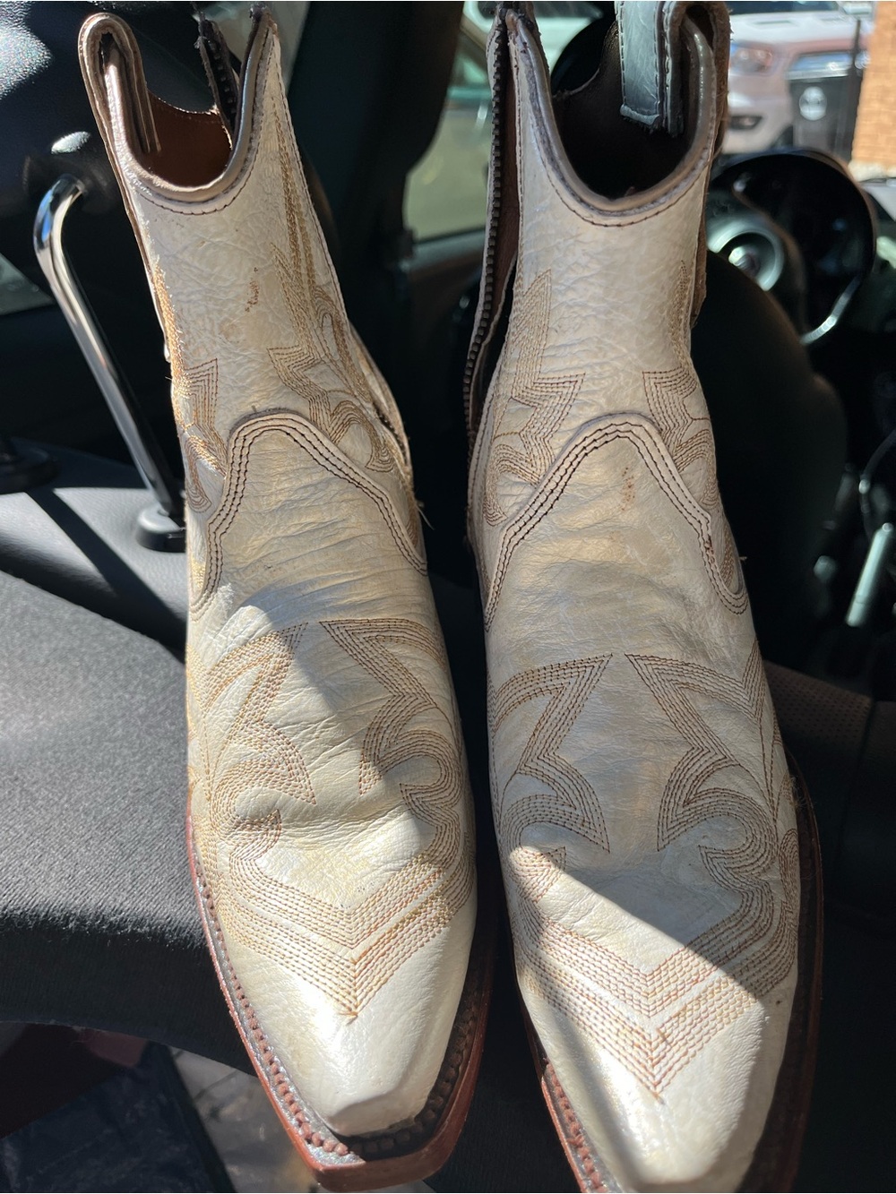 Circle G Cream Western Embroidered Ankle Boots
